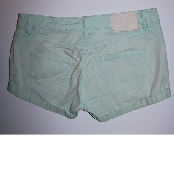 BCBG BCBGeneration Shortie Shorts - Waist 29x1.5 Inseam - Length 9 - Rise 8 - Picture 6 of 8
